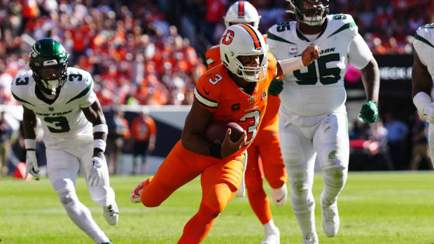 Denver Broncos quarterback Russell Wilson (3) carries the ball in the first quarter against the New York Jets at Empower Field at Mile High.